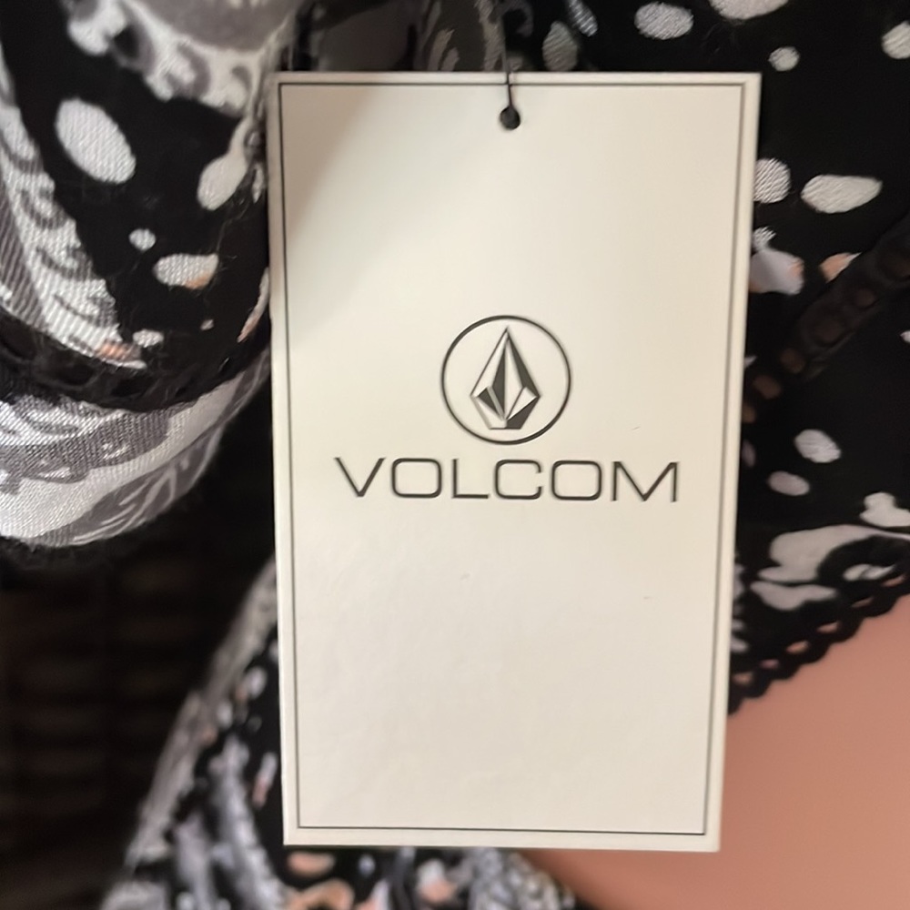 VOLCOM•ROMPER - Picture 5 of 6